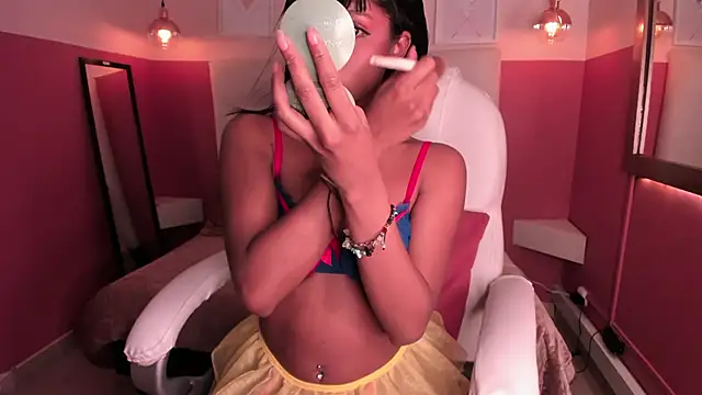 Gigi Strawberry online show from October 3, 2025, 1:09 am