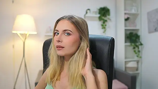 catecrago  online show from December 16, 2025, 1:59 pm