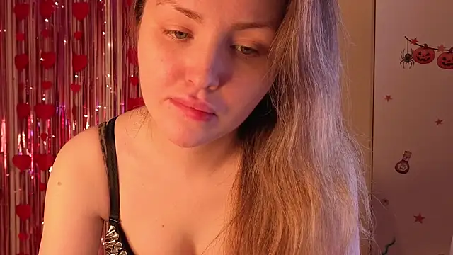 Lora Rosee online show from June 23, 2026, 2:26 pm