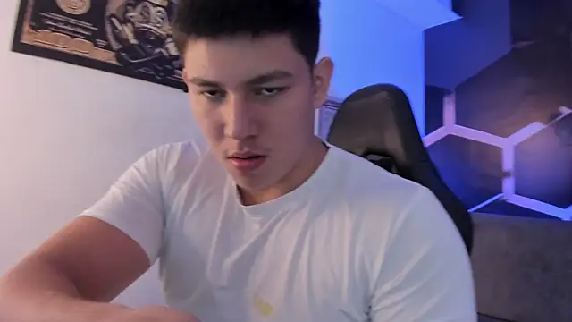 JamesCr  online show from September 24, 2025, 3:02 am