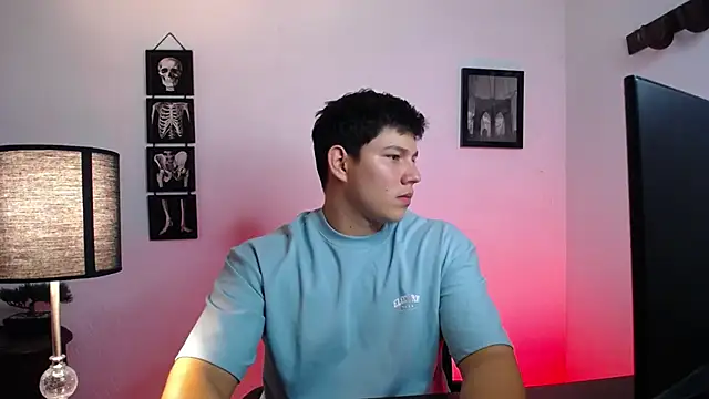 JamesCr  online show from October 21, 2025, 2:22 am