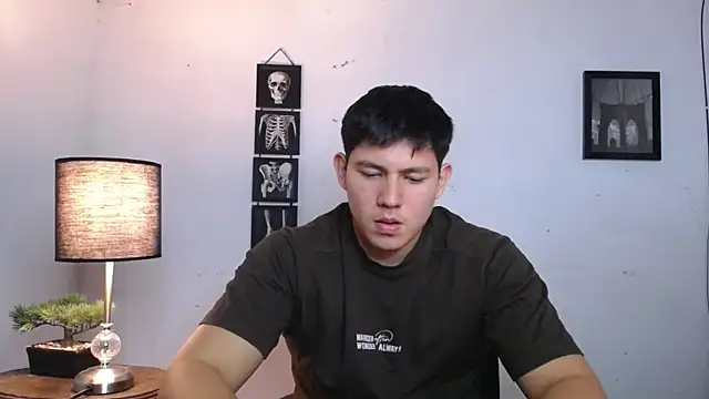 JamesCr  online show from November 25, 2025, 12:33 am