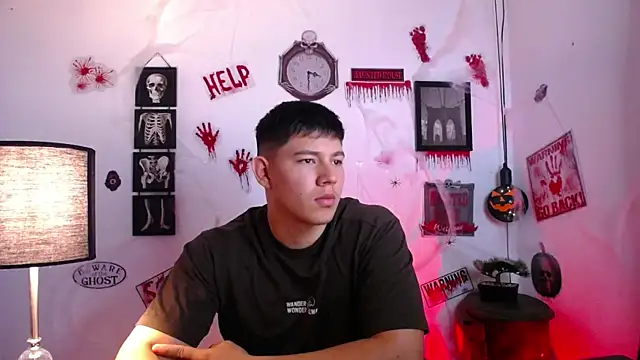 JamesCr  online show from October 30, 2025, 10:13 am