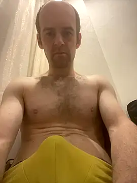 LynnAhNight online show from October 15, 2025, 3:27 am