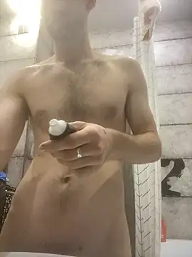 LynnAhNight online show from September 30, 2025, 3:12 am