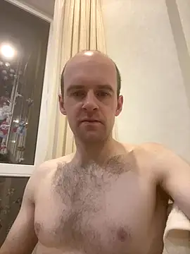 LynnAhNight online show from November 17, 2025, 3:21 am