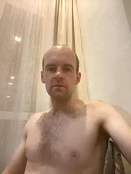 LynnAhNight online show from November 18, 2025, 2:49 am