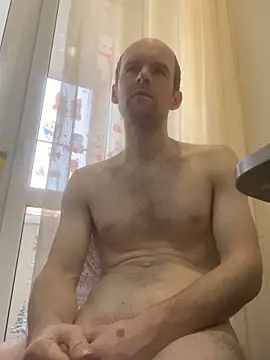 LynnAhNight online show from February 21, 2026, 5:31 am