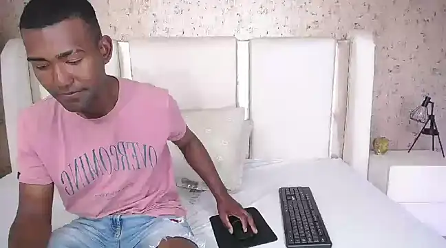 Snapshot of Kingebony_wm chatting on February 8, 2025, 8:42 pm Kingebony wm online show from February 8, 2025, 8:42 pm