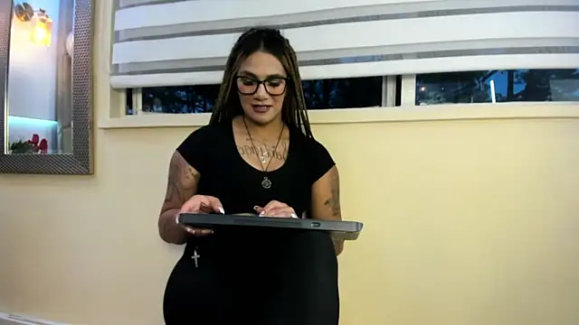 AzunaStar online show from February 12, 2026, 11:15 pm