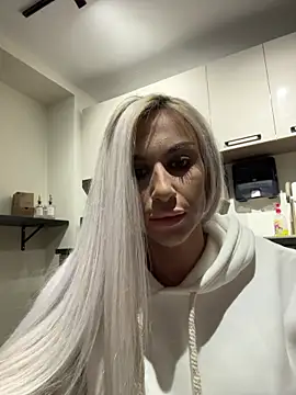 KarlaBart online show from October 7, 2025, 8:10 pm