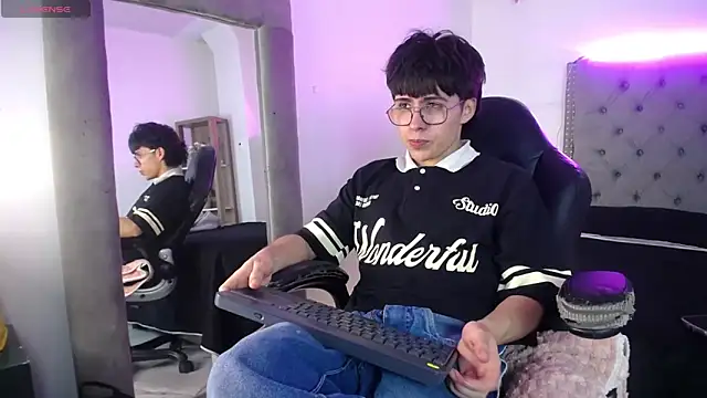 PepperTwink online show from September 15, 2025, 4:18 pm