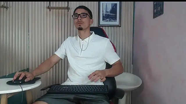 Snapshot of Becker2_ chatting on December 18, 2025, 11:52 pm Becker2 online show from December 18, 2025, 11:52 pm