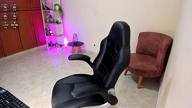 Nathalie 29 online show from December 19, 2025, 12:29 pm