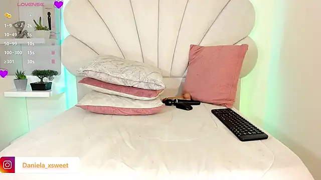 Snapshot of Danielaangelina chatting on March 10, 2026, 6:28 am Danielaangelina online show from March 10, 2026, 6:28 am