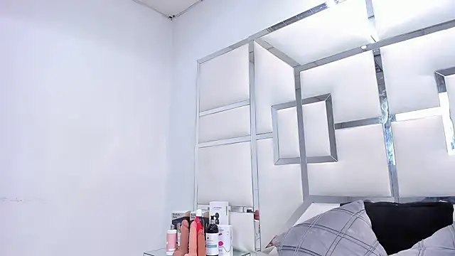 ZoeWan69 online show from February 7, 2026, 2:03 pm