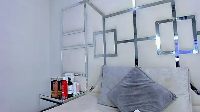 ZoeWan69 online show from October 20, 2025, 2:57 am