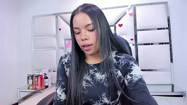 ZoeWan69 online show from February 11, 2026, 2:17 pm