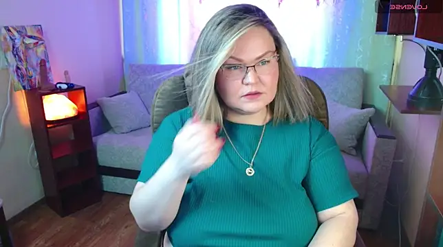 Vivien  wet online show from March 17, 2025, 7:57 am