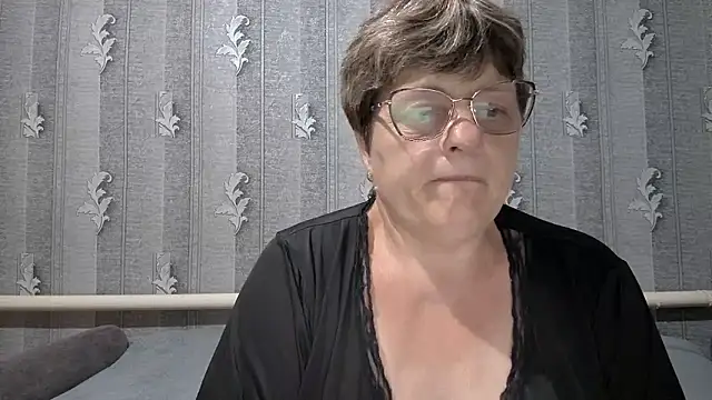 Snapshot of ElzaJewel chatting on June 10, 2026, 9:38 pm ElzaJewel online show from June 10, 2026, 9:38 pm