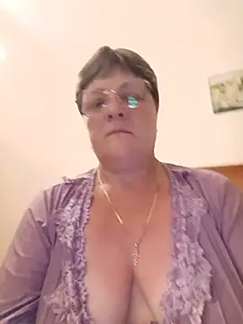 Snapshot of ElzaJewel chatting on June 22, 2026, 9:23 pm ElzaJewel online show from June 22, 2026, 9:23 pm