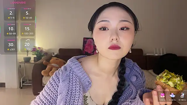 nanaliu6 online show from October 8, 2025, 8:49 am