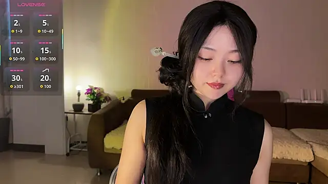 nanaliu6 online show from October 6, 2025, 10:49 am