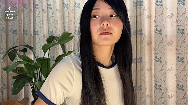 nanaliu6 online show from February 14, 2026, 10:48 am