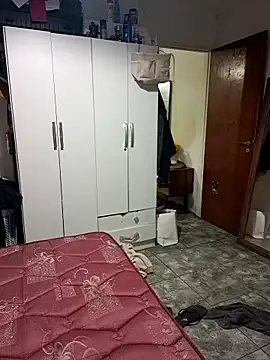 Snapshot of liamlara chatting on November 6, 2025, 2:26 am liamlara online show from November 6, 2025, 2:26 am