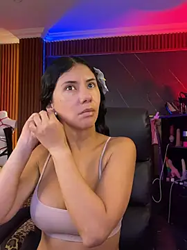 XiaQueen online show from February 14, 2026, 11:43 am