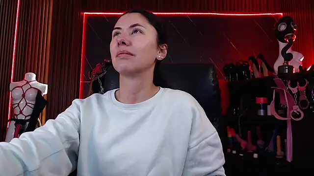 XiaQueen online show from September 27, 2025, 8:15 pm