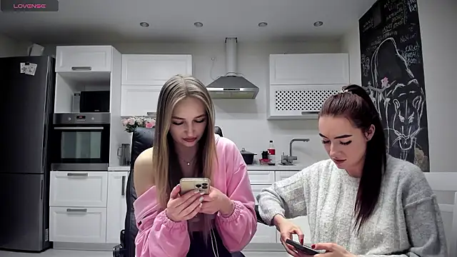 Snapshot of lisenok chatting on March 6, 2026, 9:54 pm lisenok online show from March 6, 2026, 9:54 pm