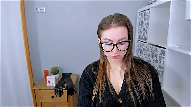 DonnaCam online show from November 28, 2025, 4:40 pm