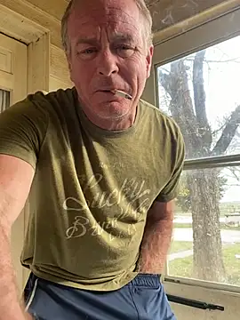 Snapshot of hintly chatting on April 8, 2026, 10:33 pm hintly online show from April 8, 2026, 10:33 pm