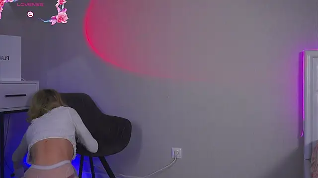 LeaCox  online show from March 19, 2026, 10:04 am