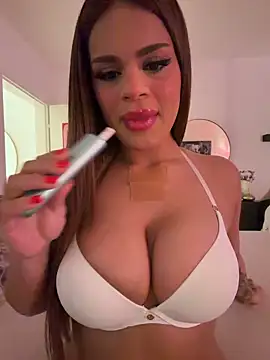 mrsbellanova online show from June 18, 2026, 9:42 pm