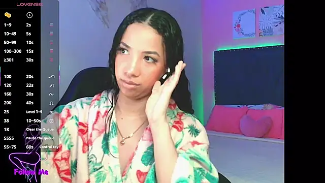 SallyWhitee online show from December 21, 2025, 4:25 am