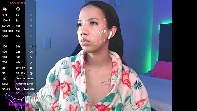 SallyWhitee online show from November 7, 2025, 4:06 am