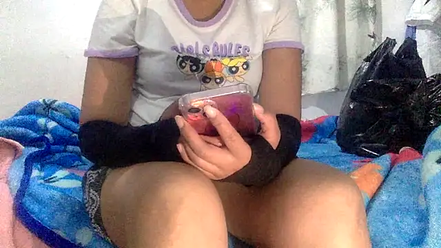 sharonlopez9611 online show from February 18, 2026, 2:31 am