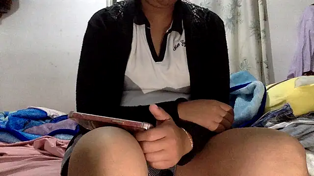 sharonlopez9611 online show from April 23, 2026, 3:24 am