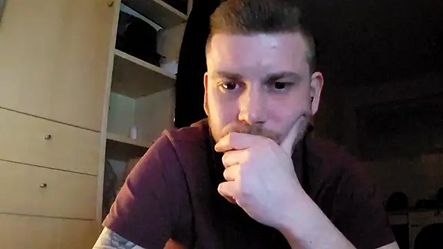 Snapshot of Foxtrott_242 chatting on November 23, 2025, 9:47 pm Foxtrott 242 online show from November 23, 2025, 9:47 pm