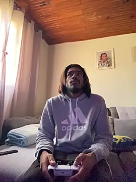 Mineirinho043 online show from May 11, 2026, 5:10 pm