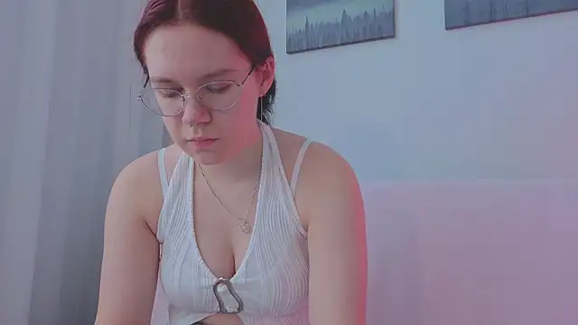 Mia Luw online show from June 27, 2026, 4:07 am