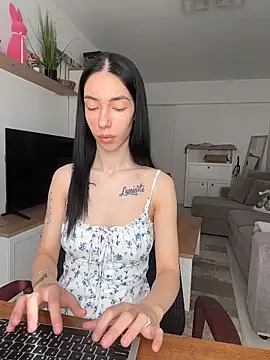 Celine Roxelle online show from April 26, 2026, 6:54 am