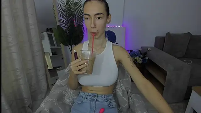 Celine Roxelle online show from September 27, 2025, 3:18 pm