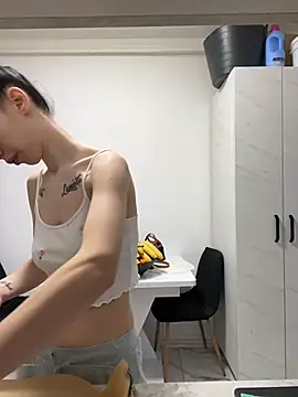 Celine Roxelle online show from May 1, 2026, 4:56 pm
