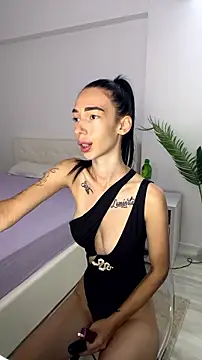 Celine Roxelle online show from July 5, 2026, 7:04 am