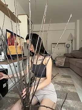 Celine Roxelle online show from May 19, 2026, 10:55 am