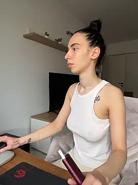 Celine Roxelle online show from April 30, 2026, 2:46 pm