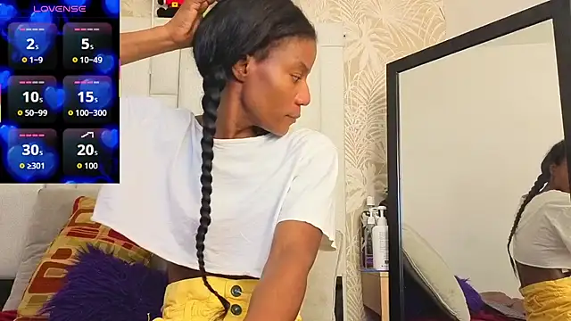 dafnnelewis online show from May 27, 2026, 11:28 am